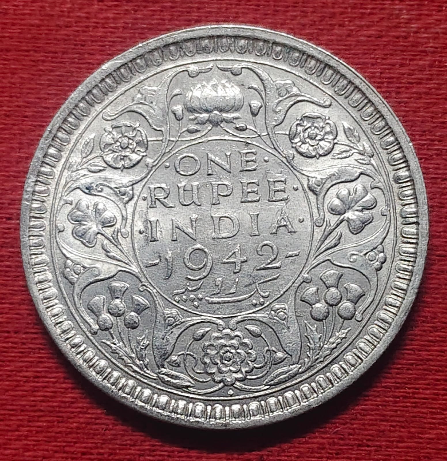 BRITISH INDIA 1942 GEORGE VI KING EMPEROR BOMBAY MINT  ONE RUPEE SILVER COIN
